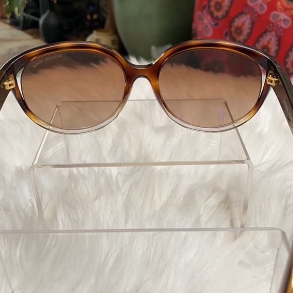 🤎🤎MICHAEL KORS TORTOISESHELL SUNGLASSES🤎🤎 - Picture 2 of 5